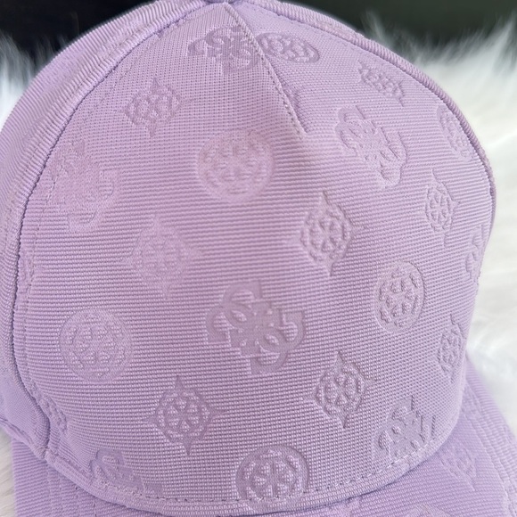 New GUESS BASEBALL CAP LAVENDER